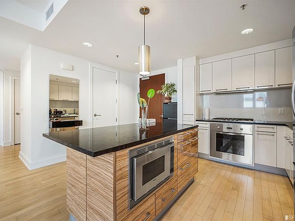 4th image of 631 Folsom St APT 19E