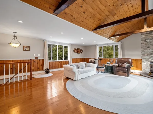 15 Railroad St, Haverhill, MA 01835