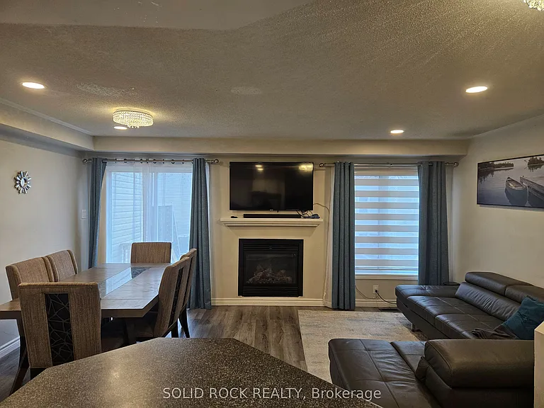 255 Catamount Ct — Photo 2