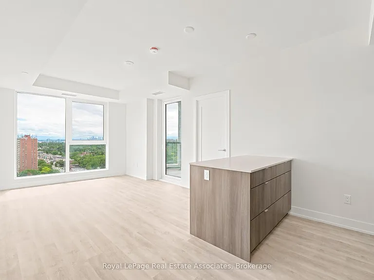 25 Cordova Ave #1812 — Photo 6