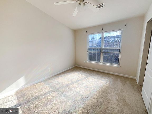 5th image of 21510 Trowbridge Sq