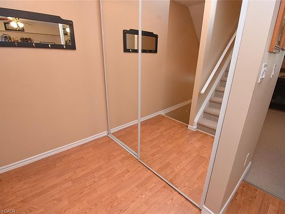 3rd image of 63 Fonthill Rd #1