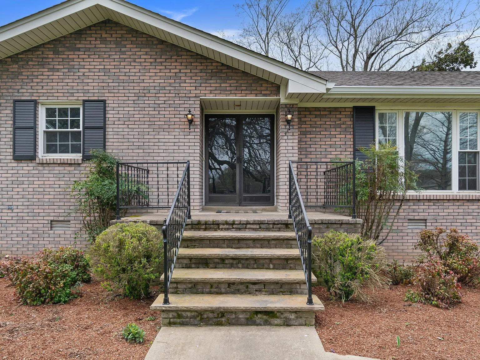 4 bed, 2200 sqft, $5,500 — Photo 4