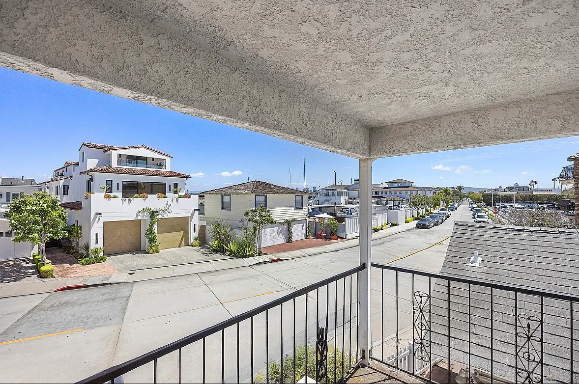 3 bed, 1350 sqft, $9,000 — Photo 3
