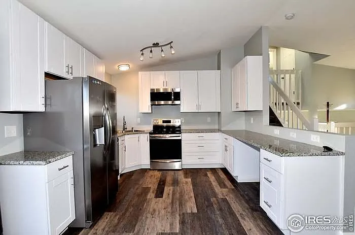 2303 Eagle Dr — Photo 2