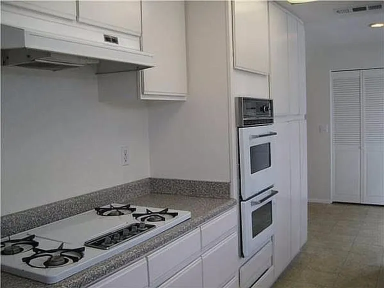 4634 Greene St — Photo 8