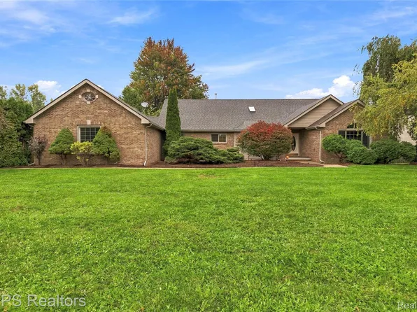 3793 Lakeridge Ct, Lake Orion, MI 48360