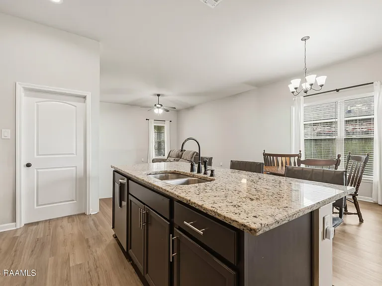 121 Gentle Crescent Ln — Photo 5