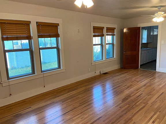 2nd image of 809A W Charlotte St #A