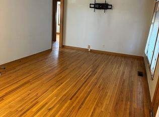 902 S Apache Dr, Wichita, KS 67207