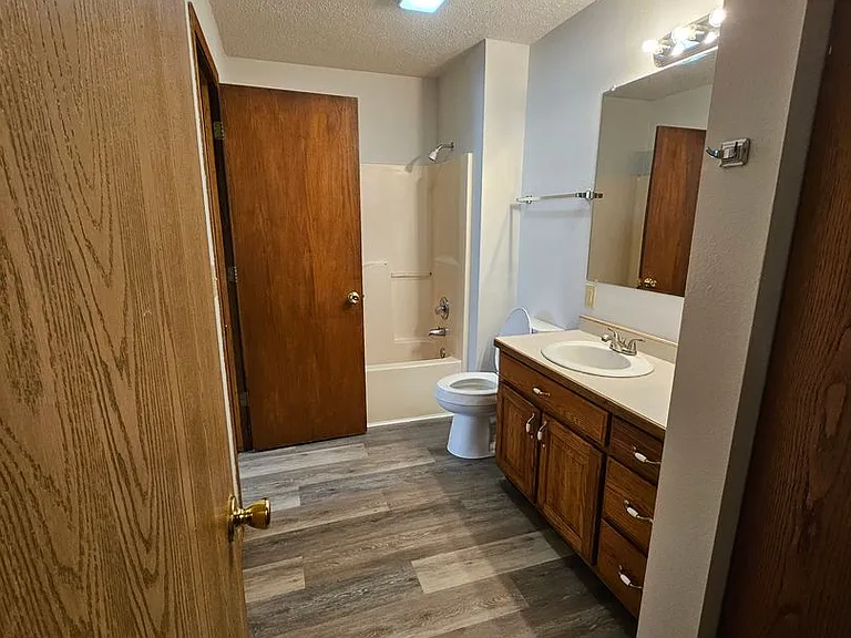 725 S Empire Ave — Photo 10