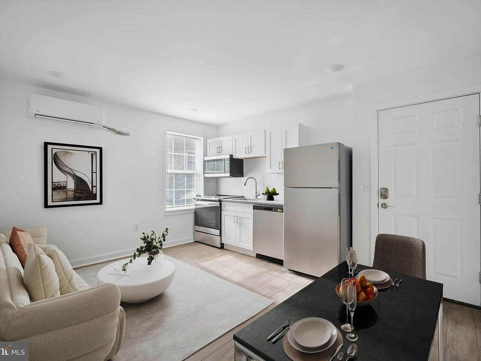 2 bed, 1000 sqft, $2,050 — Photo 4