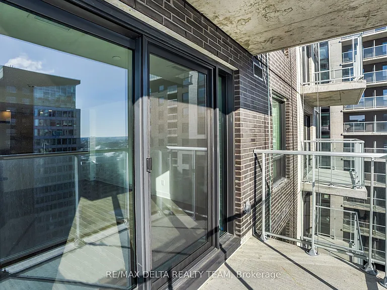 180 George St #2208 — Photo 25