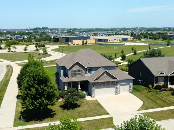 405 NE Fox Run Trl, Waukee, IA 50263