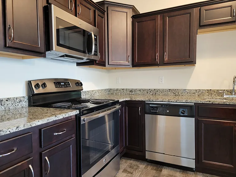 Holly Tree Apartments — Photo 41