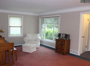 1111 Churchill Rd, Lyndhurst, OH 44124