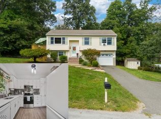 19 Shawondasee Rd, Highland Lakes, NJ 07422