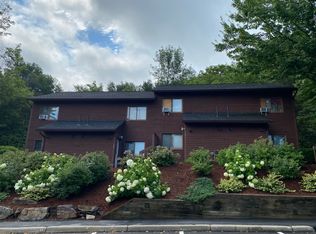 121 Village Heights Rd APT 17, Hinesburg, VT 05461