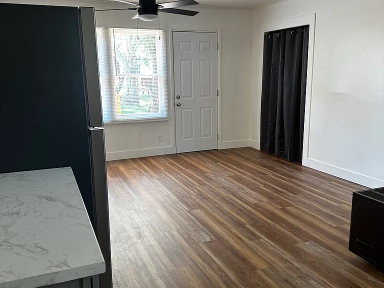 211 Washington St #7 — Photo 7