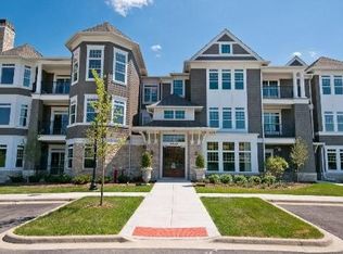 8 E Kennedy Ln UNIT 201, Hinsdale, IL 60521
