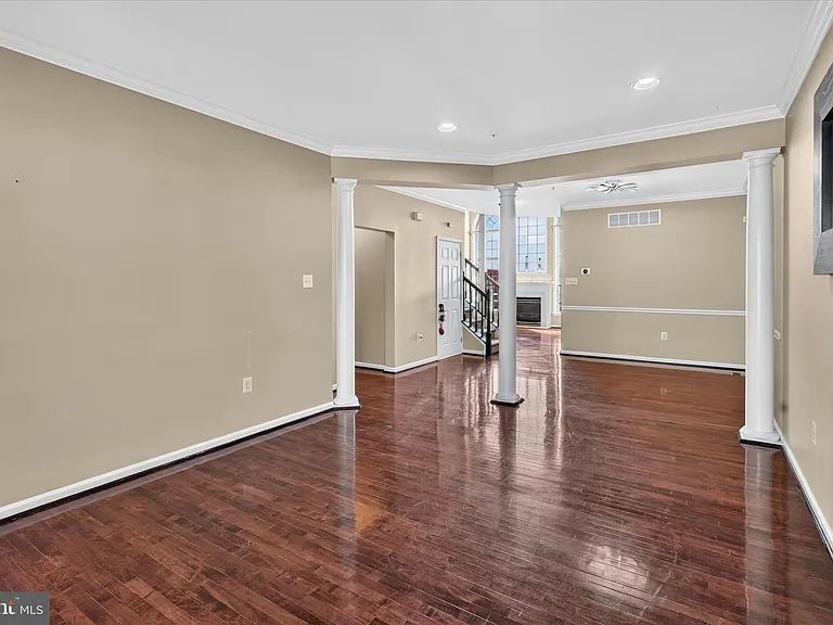 27 Lincoln Dr — Photo 42