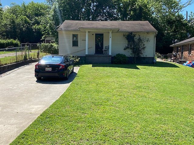 2nd image of 2892 Overton Crossing St