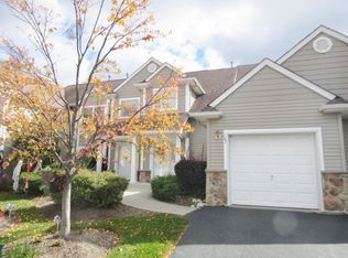 107 Bourne Cir #804, Hamburg, NJ 07419