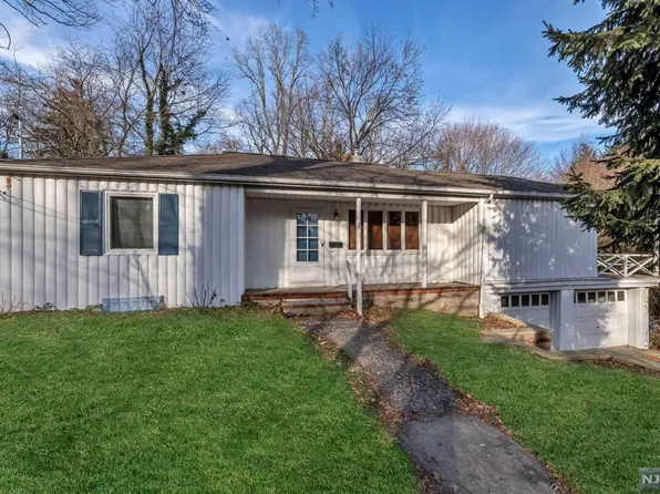 105 Hollywood Ave, Ho Ho Kus, NJ 07423
