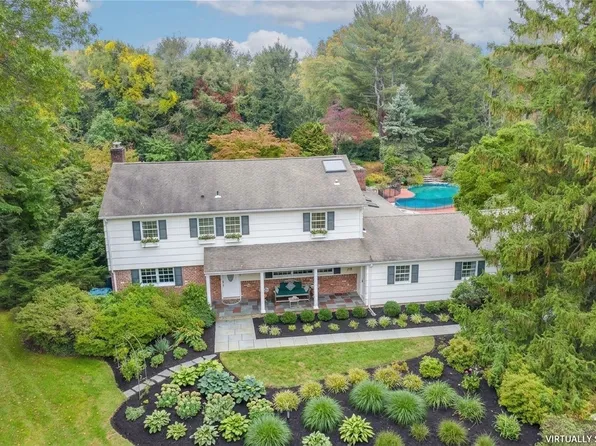 26 Harbor Hill Dr, Huntington, NY 11743