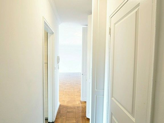 5th image of 160 E 84th St APT 19D