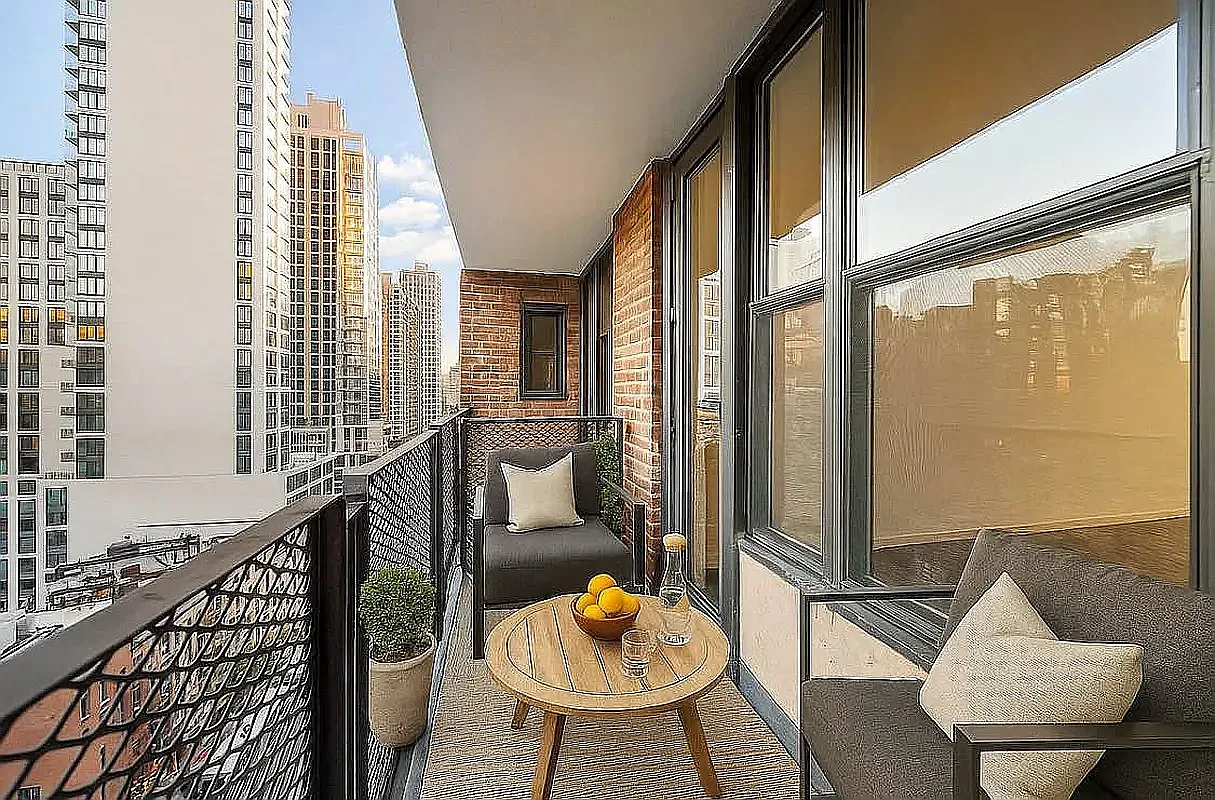 165 East 35th Street — Photo 1