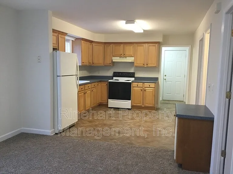 1444 Edgewood Dr — Photo 3