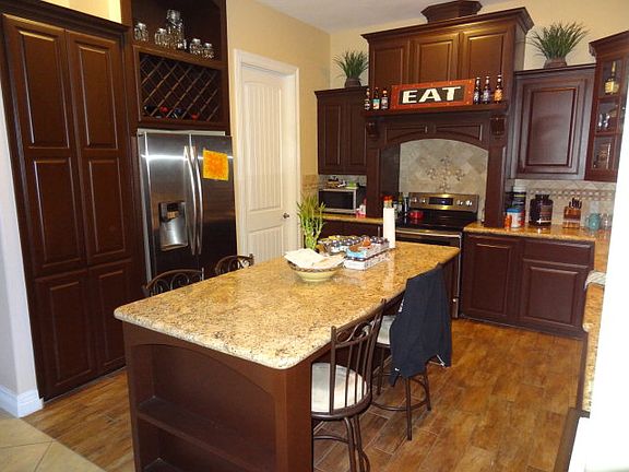 4th image of 3010 Boyce Cir N