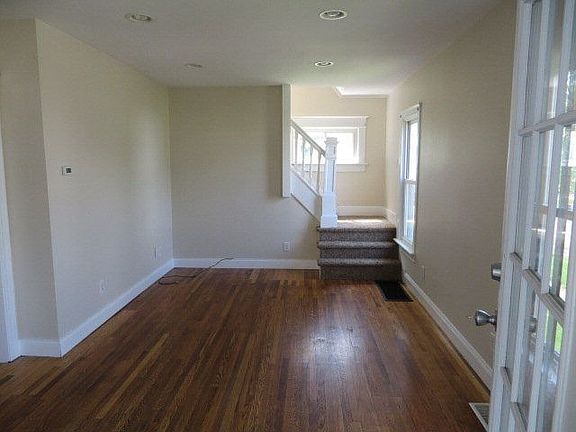 4th image of 361 Davids St