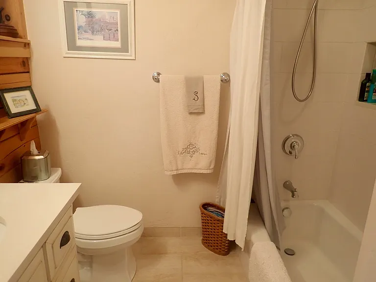 Village Ct — Photo 8