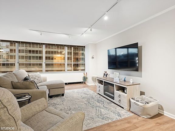 4th image of 3550 N Lake Shore Dr APT 207