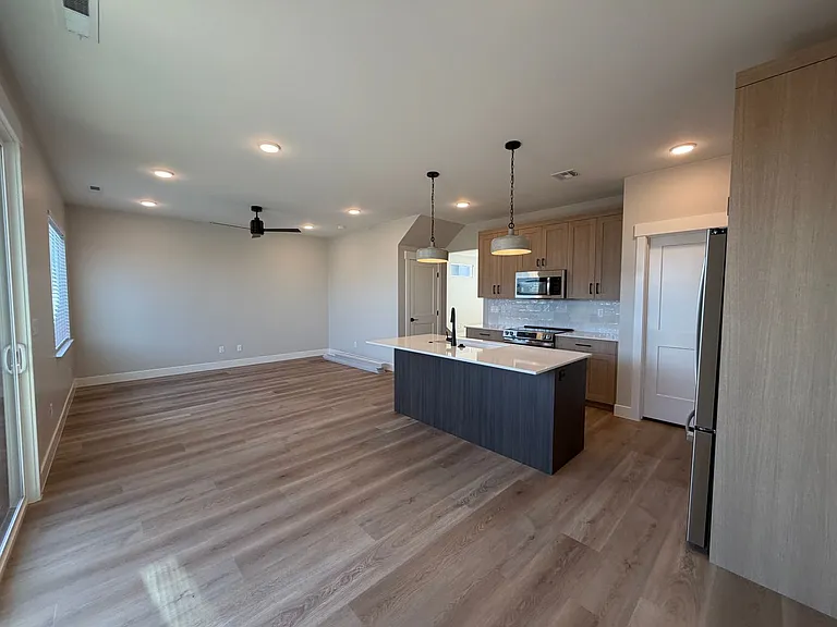 608 E Hemsworth Ln — Photo 14