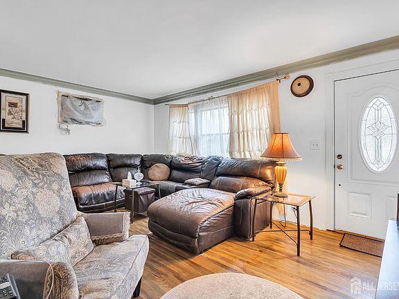 2nd image of 38 Susan Ln
