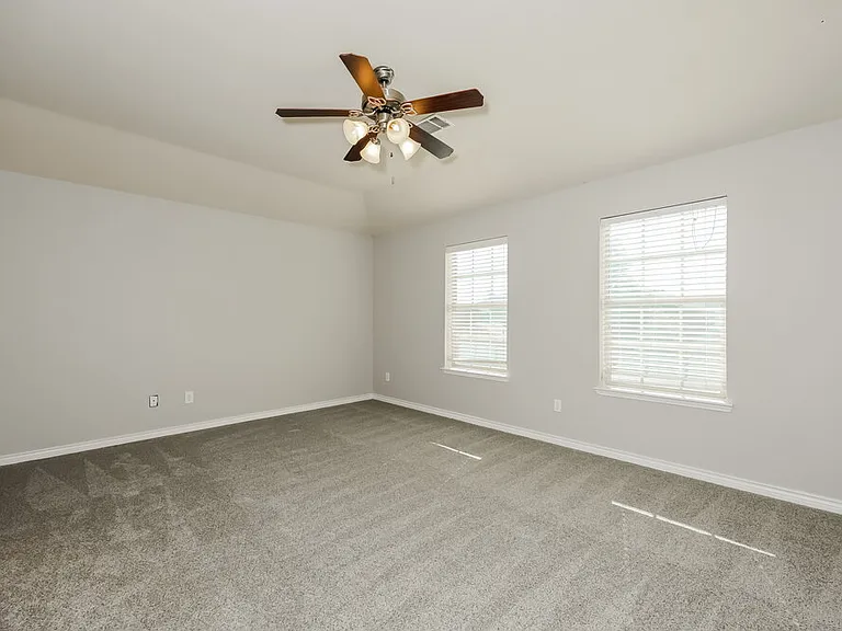 1204 Boxwood Dr — Photo 10
