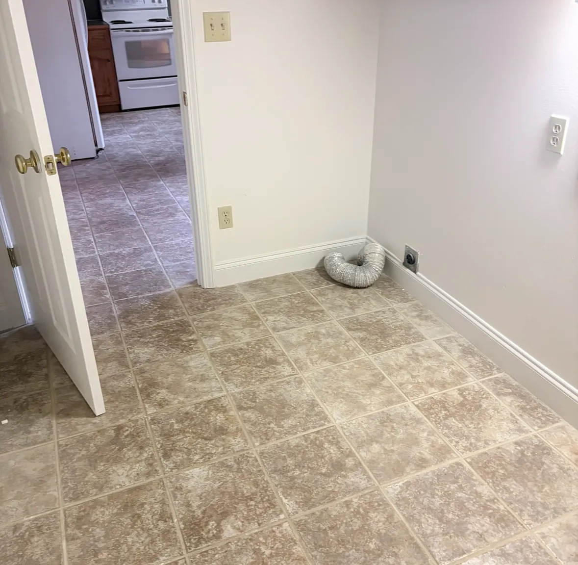 2 bed, 1.5 bath, 1000 sqft, $1,200 — Photo 2