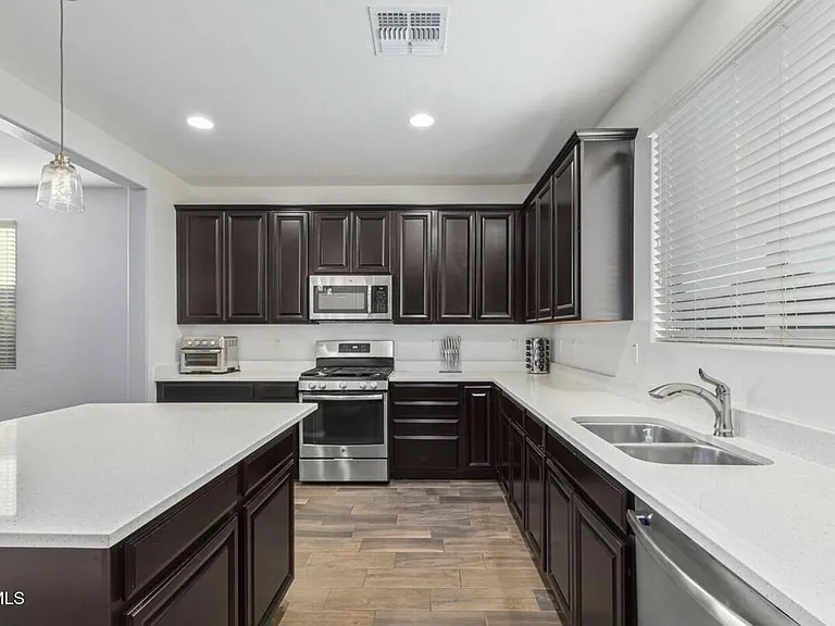 15732 W Pierce St — Photo 4