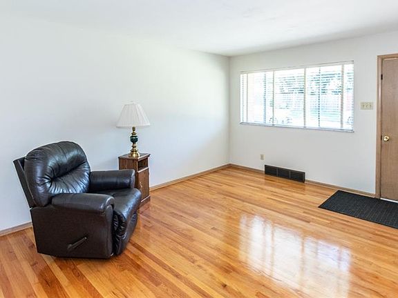 2nd image of 6319 Mackenzie Ct