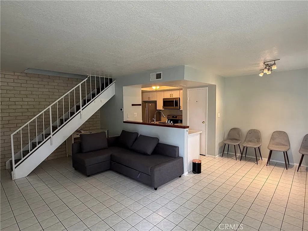 2 bed, 836 sqft, $2,500 — Photo 4