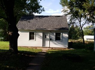 298 22nd Ave SW, Cedar Rapids, IA 52404