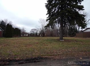 39416 Cloverleaf Dr, Harrison Township, MI 48045