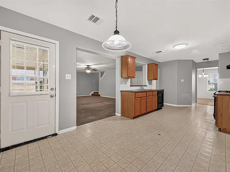 10031 Magnolia Way — Photo 13