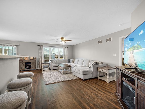 4th image of 13679 Blue Springs Ct