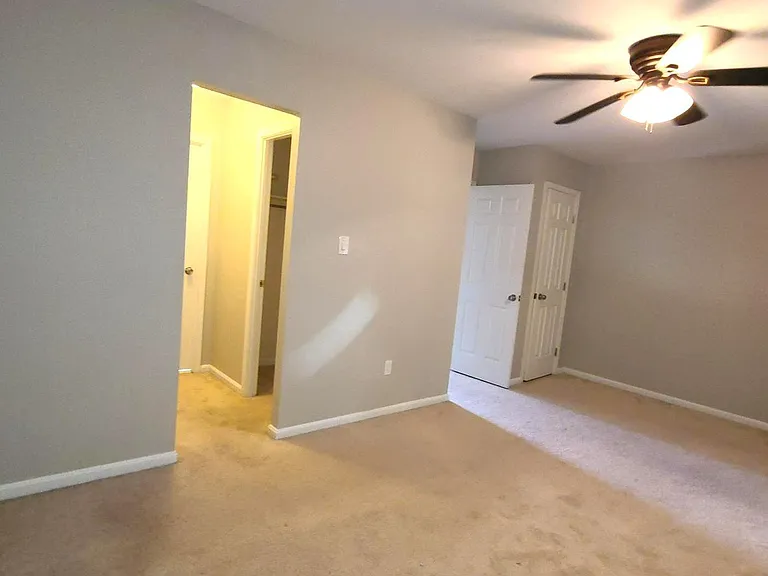2037 S Glebe Rd — Photo 14