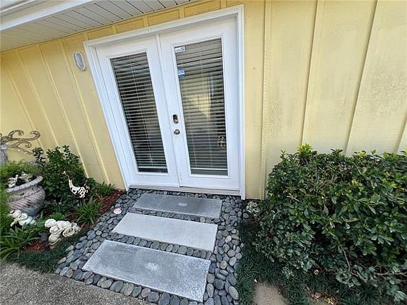 2nd image of 405 Lynnmeade Dr