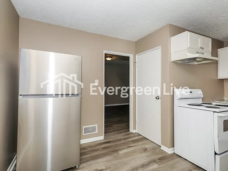 222 S Gladstone Ave — Photo 8